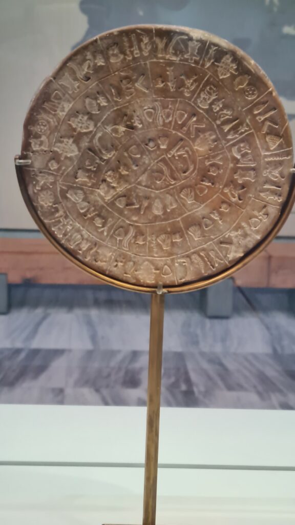 disque de Phaestos, musée Héraklion (Moyen)